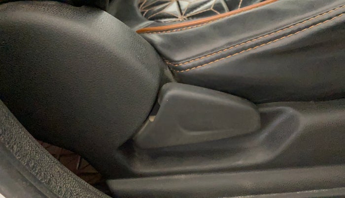 2020 Renault Kwid RXT 1.0 AMT (O), Petrol, Automatic, 23,149 km, Driver Side Adjustment Panel