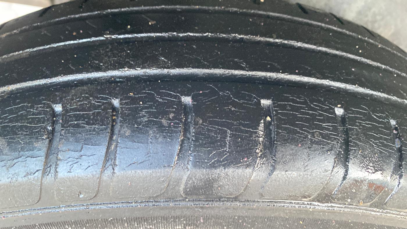 2019 Maruti Swift VXI AMT, Petrol, Automatic, 64,571 km, Right Rear Tyre Tread