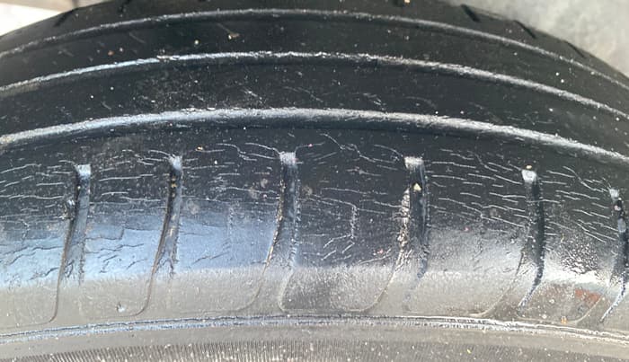 2019 Maruti Swift VXI AMT, Petrol, Automatic, 64,562 km, Right Rear Tyre Tread