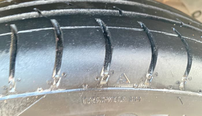 2019 Maruti Swift VXI AMT, Petrol, Automatic, 64,562 km, Right Front Tyre Tread
