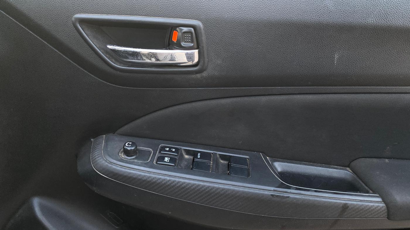 2019 Maruti Swift VXI AMT, Petrol, Automatic, 64,571 km, Driver Side Door Panels Control