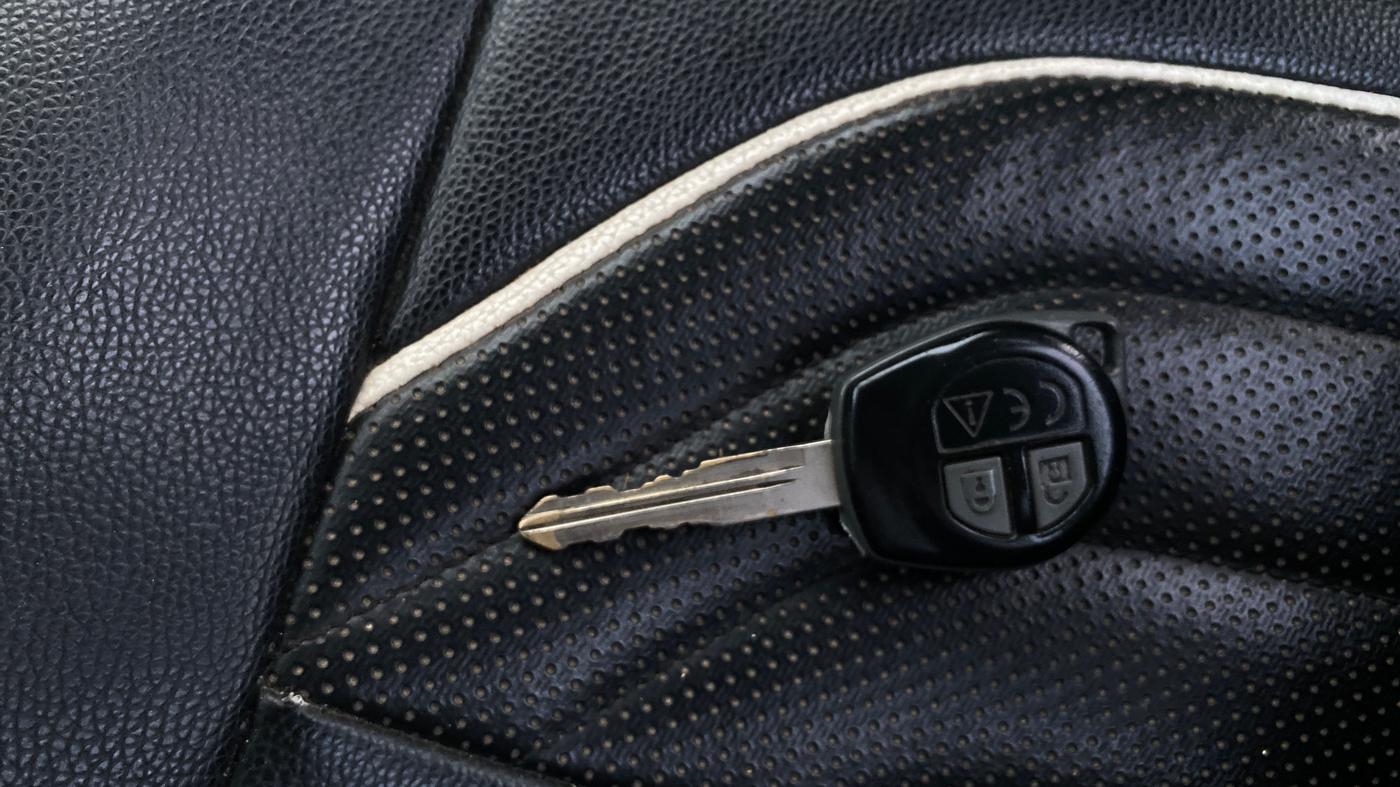 2019 Maruti Swift VXI AMT, Petrol, Automatic, 64,571 km, Key Close Up