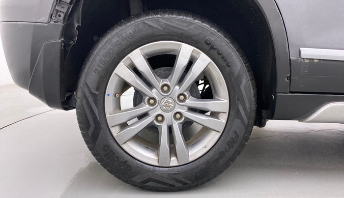 2016 Maruti Vitara Brezza ZDI, Diesel, Manual, 1,05,687 km, Right Rear Wheel