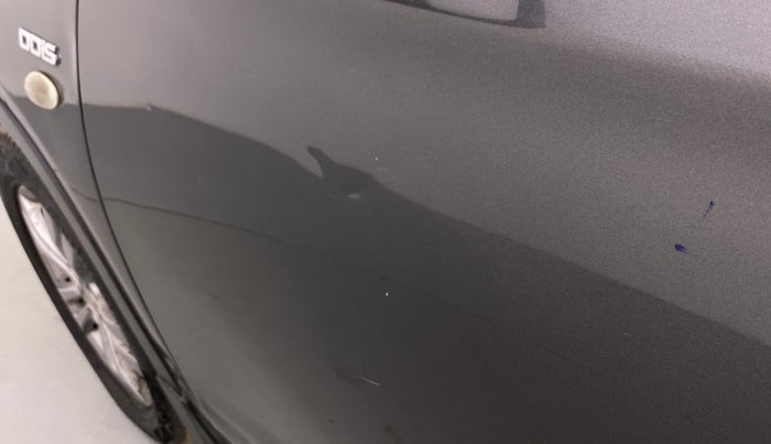 2016 Maruti Vitara Brezza ZDI, Diesel, Manual, 1,05,687 km, Front passenger door - Slightly dented