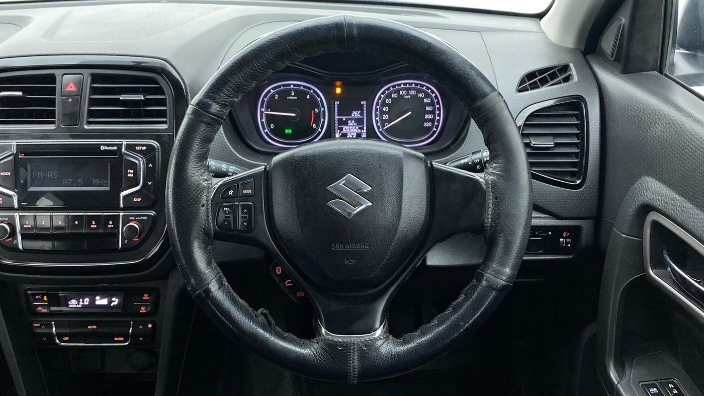 2016 Maruti Vitara Brezza ZDI, Diesel, Manual, 1,05,687 km, Steering Wheel Close Up