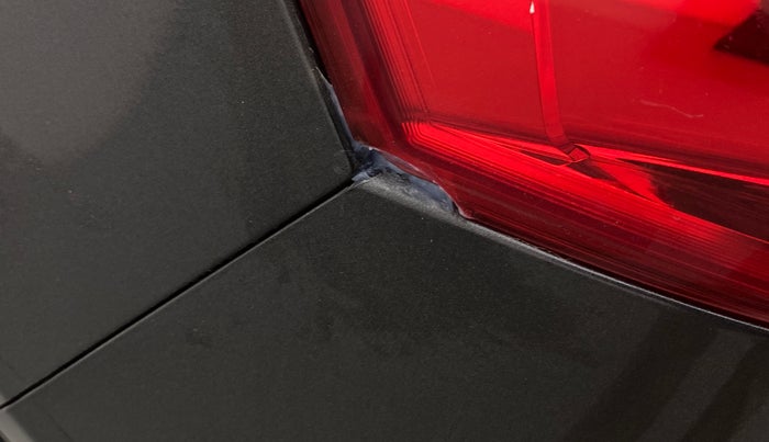 2016 Maruti Vitara Brezza ZDI, Diesel, Manual, 1,05,687 km, Left tail light - Minor damage