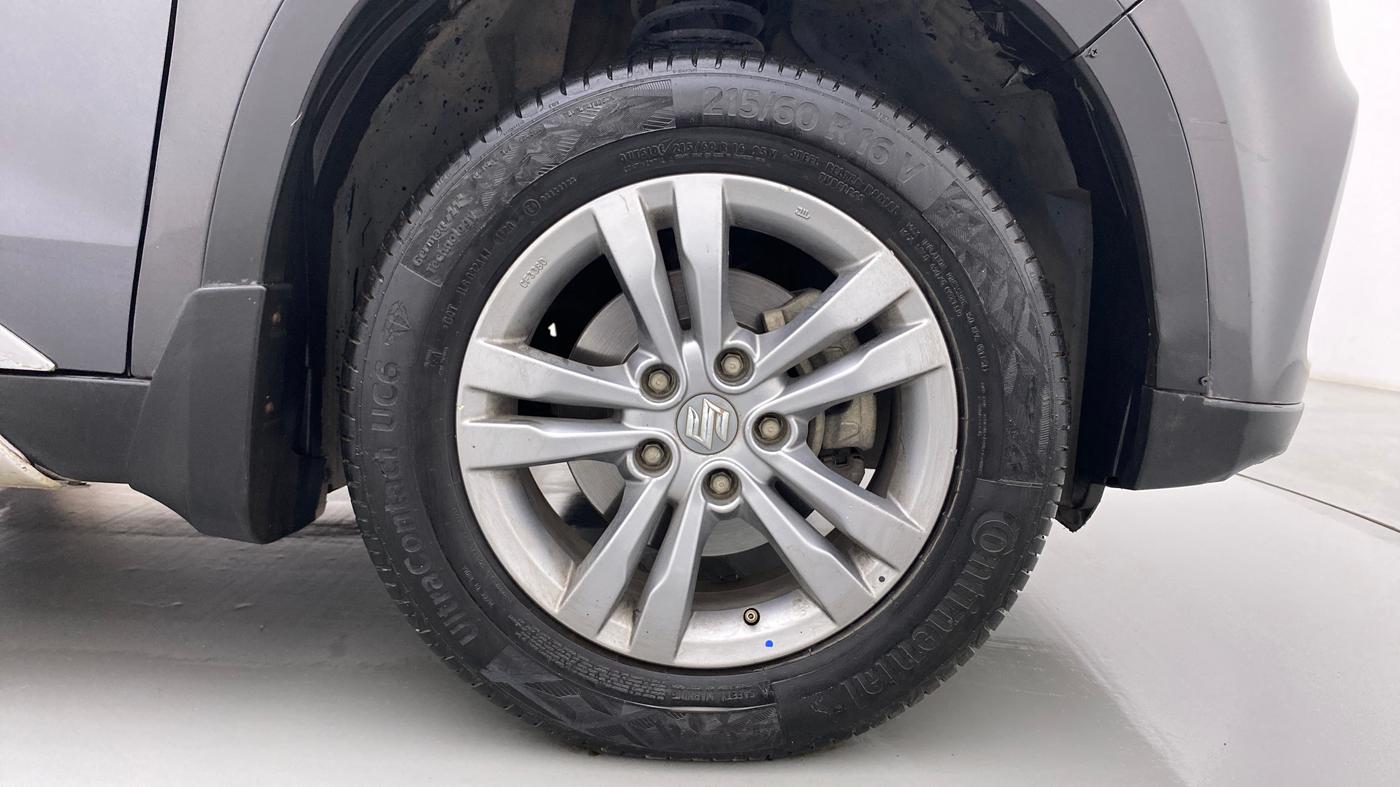 2016 Maruti Vitara Brezza ZDI, Diesel, Manual, 1,05,687 km, Right Front Wheel