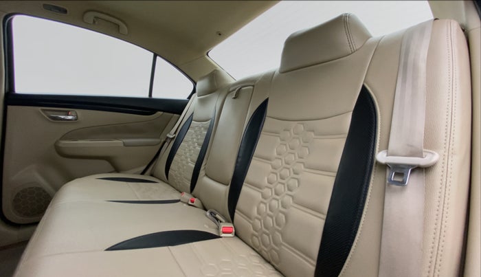 2015 Maruti Ciaz ZXI, Petrol, Manual, 68,137 km, Right Side Rear Door Cabin