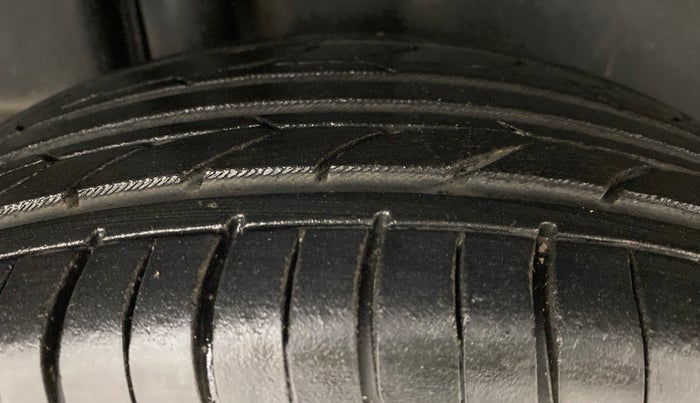 2015 Maruti Ciaz ZXI, Petrol, Manual, 68,137 km, Right Rear Tyre Tread