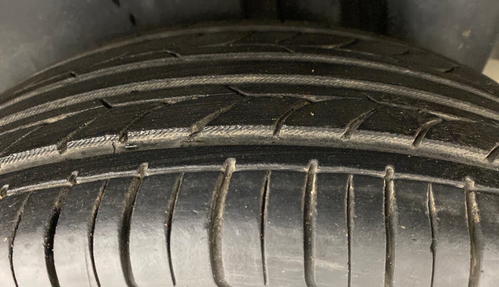 2015 Maruti Ciaz ZXI, Petrol, Manual, 68,137 km, Left Rear Tyre Tread