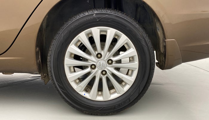 2015 Maruti Ciaz ZXI, Petrol, Manual, 68,137 km, Left Rear Wheel
