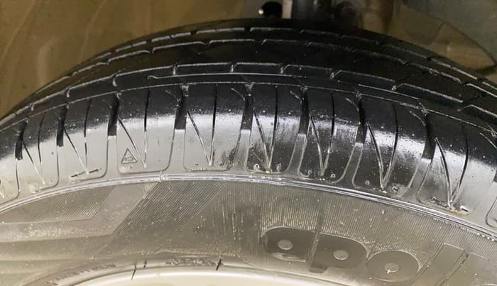 2018 Maruti Swift ZXI AMT, Petrol, Automatic, 37,103 km, Right Front Tyre Tread