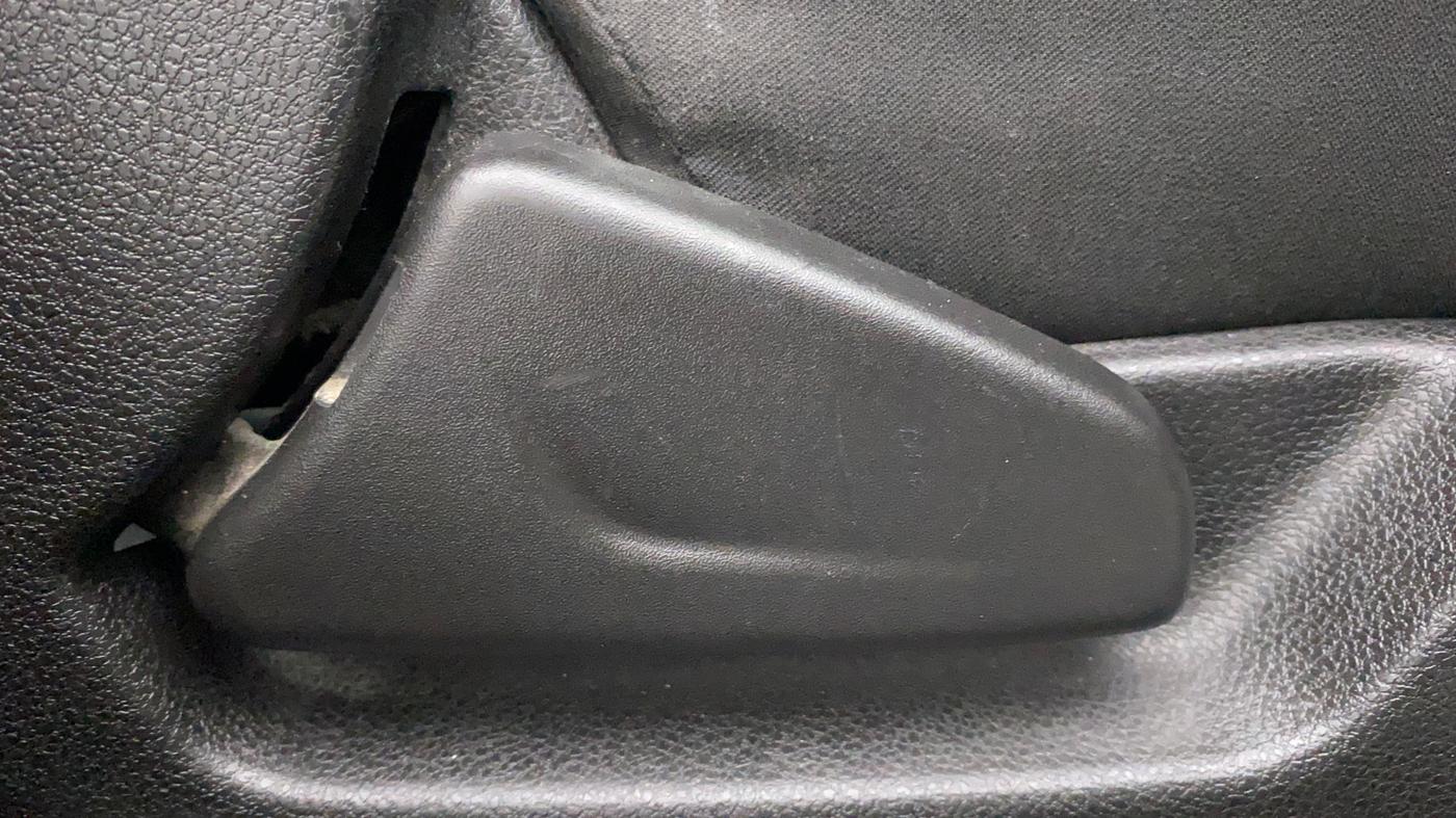 2017 Renault Kwid RXT 1.0 AMT (O), Petrol, Automatic, 47,617 km, Driver Side Adjustment Panel
