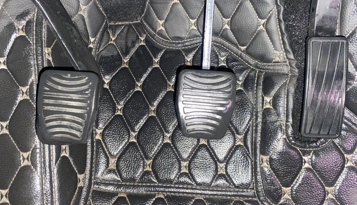 2022 Mahindra XUV700 AX 5 P MT 7 STR, Petrol, Manual, 65,429 km, Pedals