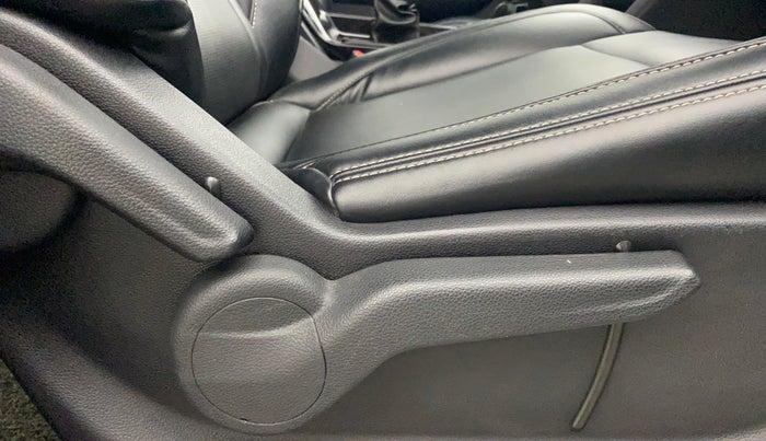 2022 Mahindra XUV700 AX 5 P MT 7 STR, Petrol, Manual, 65,429 km, Driver Side Adjustment Panel