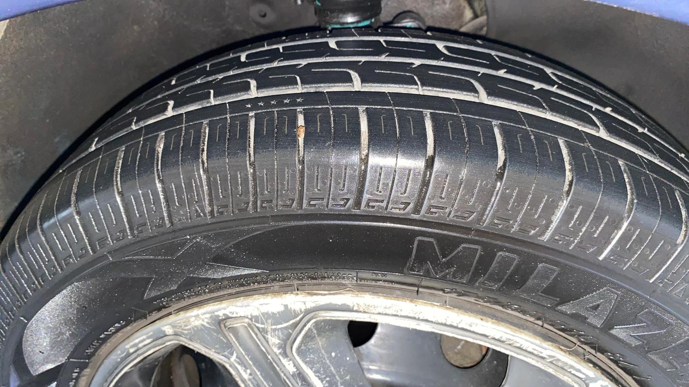 2018 Maruti IGNIS DELTA 1.2 AMT, Petrol, Automatic, 31,745 km, Right Front Tyre Tread
