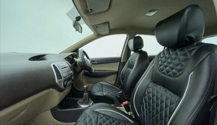 2012 Hyundai i20 MAGNA 1.2, CNG, Manual, 43,608 km, Right Side Front Door Cabin