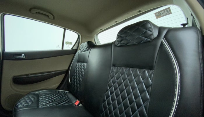 2012 Hyundai i20 MAGNA 1.2, CNG, Manual, 43,608 km, Right Side Rear Door Cabin