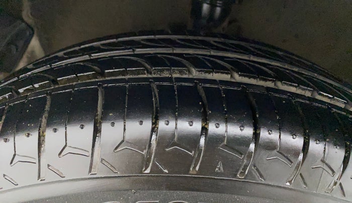 2012 Hyundai i20 MAGNA 1.2, CNG, Manual, 43,608 km, Left Front Tyre Tread