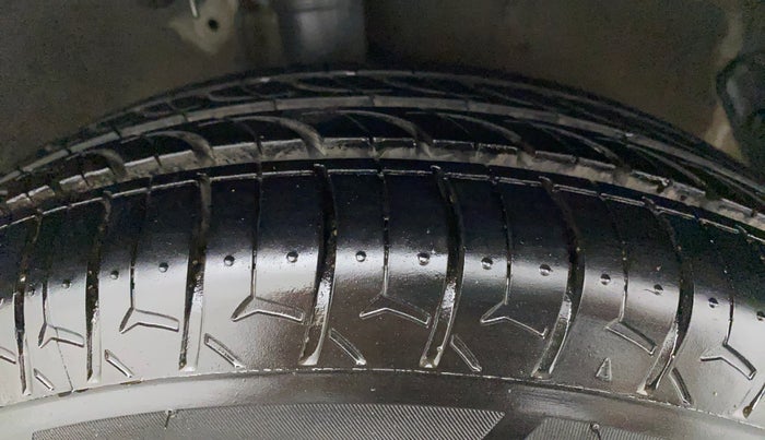 2012 Hyundai i20 MAGNA 1.2, CNG, Manual, 43,608 km, Right Front Tyre Tread