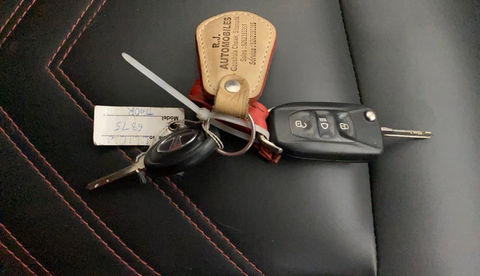 2017 Tata TIGOR XZ PETROL, Petrol, Manual, 63,016 km, Key Close Up