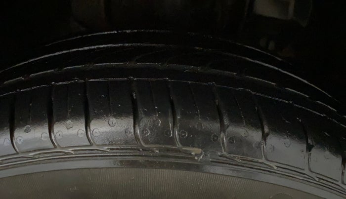 2017 Tata TIGOR XZ PETROL, Petrol, Manual, 63,016 km, Right Front Tyre Tread