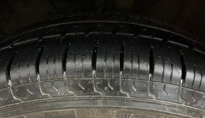 2020 Maruti Swift VXI, Petrol, Manual, 77,167 km, Left Front Tyre Tread