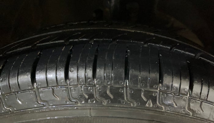 2020 Maruti Swift VXI, Petrol, Manual, 77,167 km, Right Front Tyre Tread