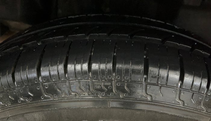 2020 Maruti Swift VXI, Petrol, Manual, 77,167 km, Right Rear Tyre Tread