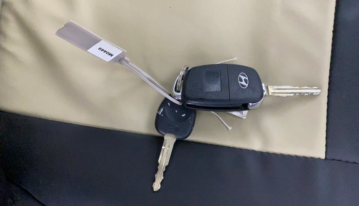 2022 Hyundai VENUE S (O) 1.0 TURBO IMT, Petrol, Manual, 25,247 km, Key Close Up