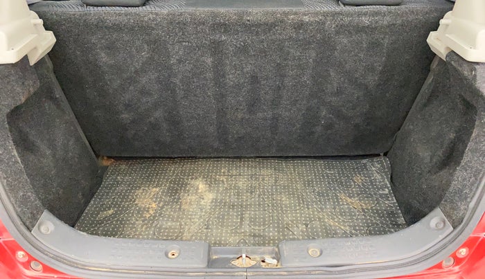 2011 Maruti Swift VXI, Petrol, Manual, 60,020 km, Dicky (Boot door) - Boot space light has minor damage