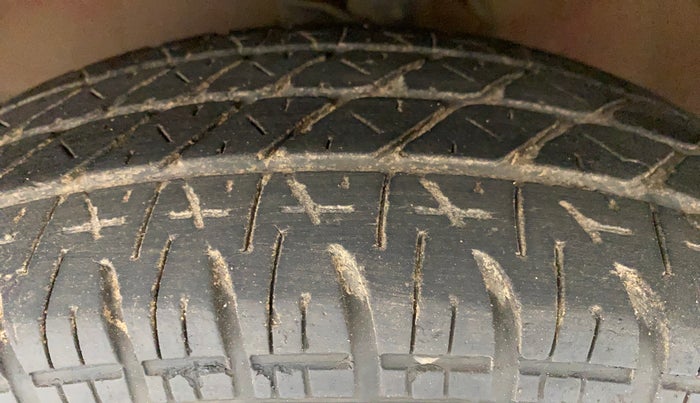 2011 Maruti Swift VXI, Petrol, Manual, 60,020 km, Left Front Tyre Tread