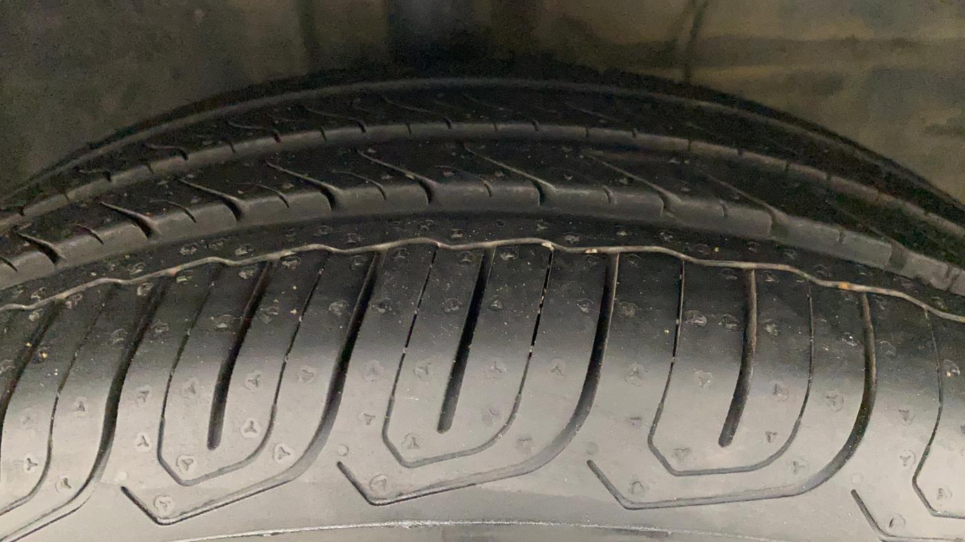 2013 Toyota Etios Liva VX, Petrol, Manual, 71,146 km, Right Front Tyre Tread