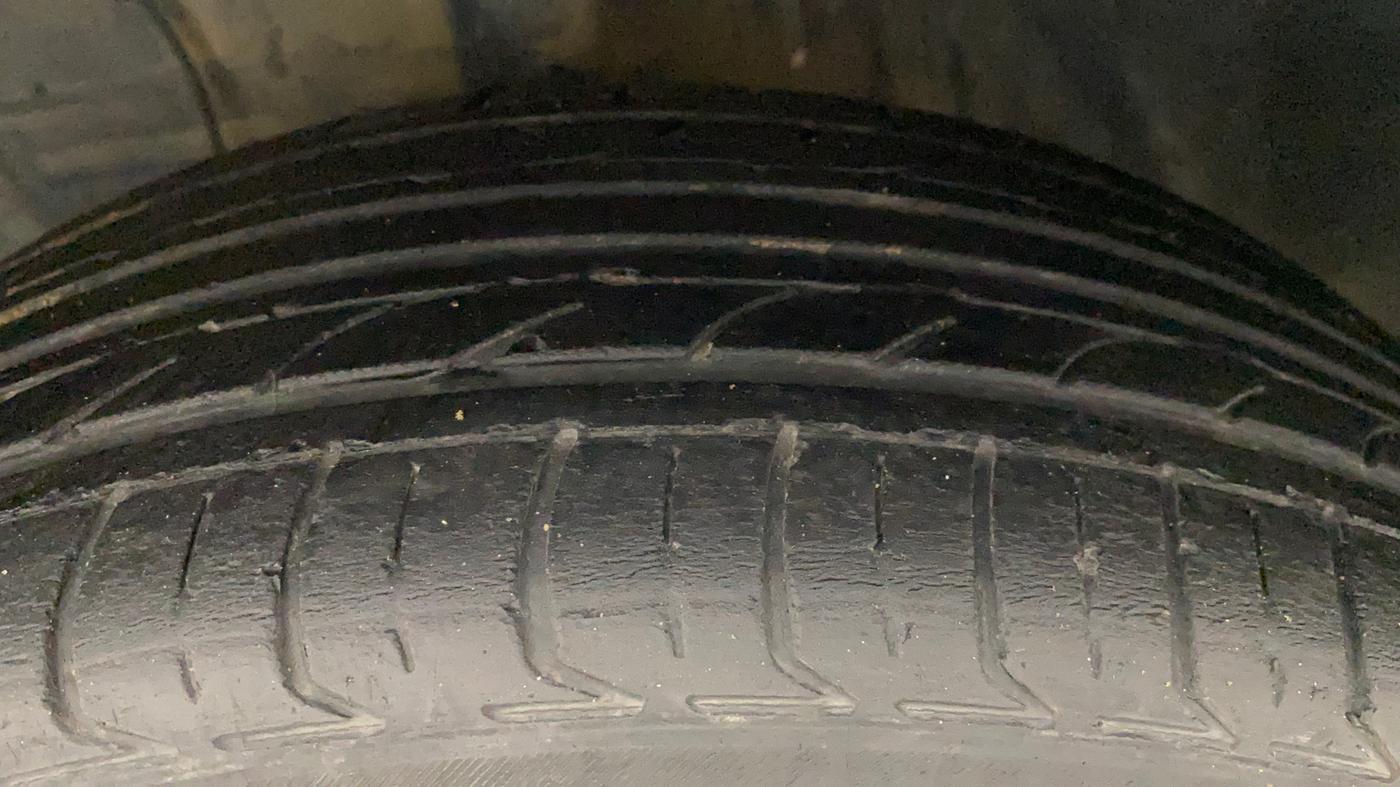 2013 Toyota Etios Liva VX, Petrol, Manual, 71,146 km, Left Front Tyre Tread