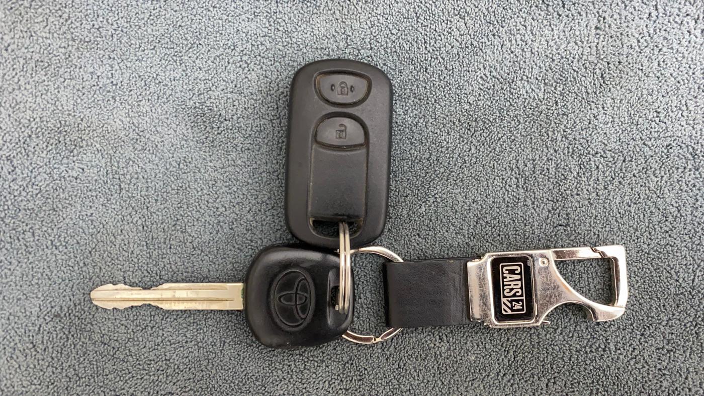 2013 Toyota Etios Liva VX, Petrol, Manual, 71,146 km, Key Close Up
