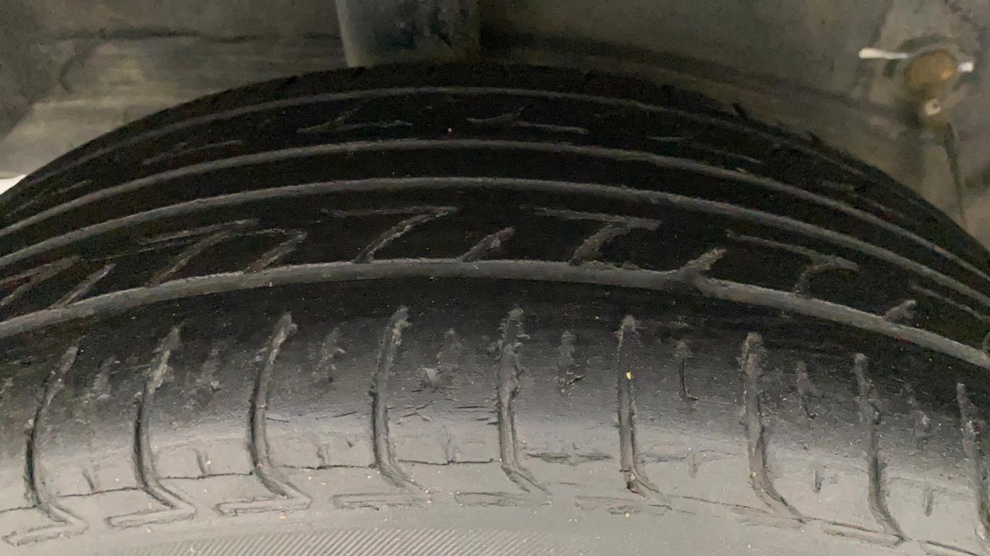 2013 Toyota Etios Liva VX, Petrol, Manual, 71,146 km, Right Rear Tyre Tread