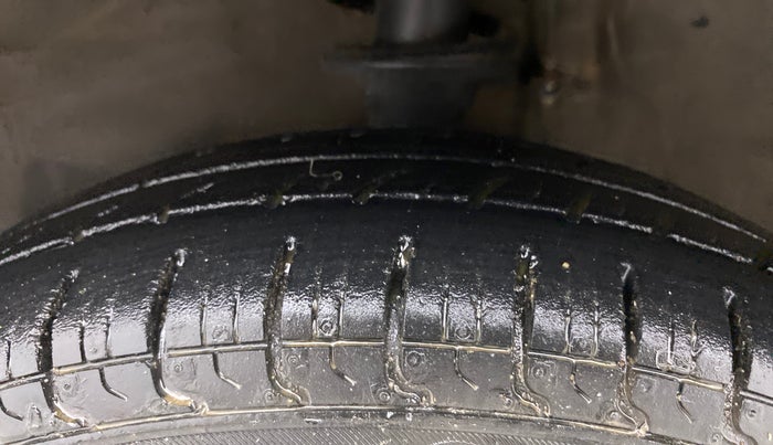 2017 Maruti Alto 800 VXI, Petrol, Manual, 85,396 km, Left Front Tyre Tread