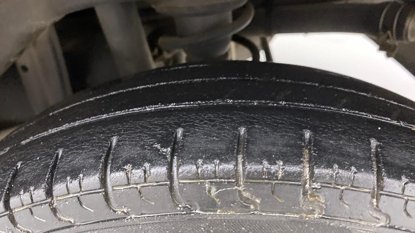 2017 Maruti Alto 800 VXI, Petrol, Manual, 85,396 km, Left Rear Tyre Tread