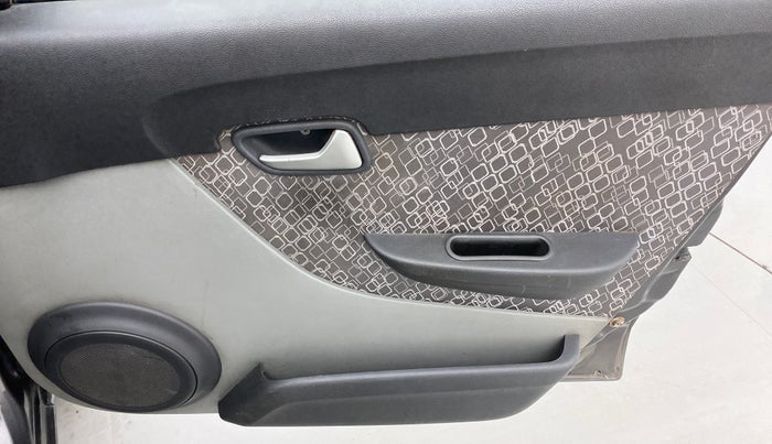 2017 Maruti Alto 800 VXI, Petrol, Manual, 85,396 km, Driver Side Door Panels Control