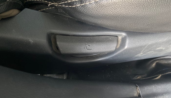 2016 Hyundai Grand i10 SPORTZ 1.2 KAPPA VTVT, Petrol, Manual, 15,427 km, Driver Side Adjustment Panel