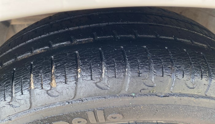 2016 Hyundai Grand i10 SPORTZ 1.2 KAPPA VTVT, Petrol, Manual, 15,427 km, Left Front Tyre Tread