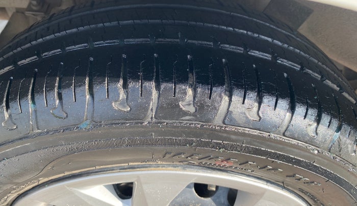 2016 Hyundai Grand i10 SPORTZ 1.2 KAPPA VTVT, Petrol, Manual, 15,427 km, Right Rear Tyre Tread