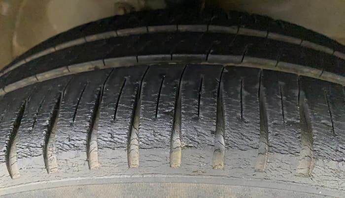 2012 Maruti Wagon R 1.0 VXI, Petrol, Manual, 61,527 km, Right Front Tyre Tread