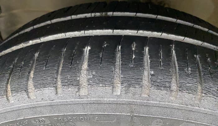 2012 Maruti Wagon R 1.0 VXI, Petrol, Manual, 61,527 km, Left Front Tyre Tread