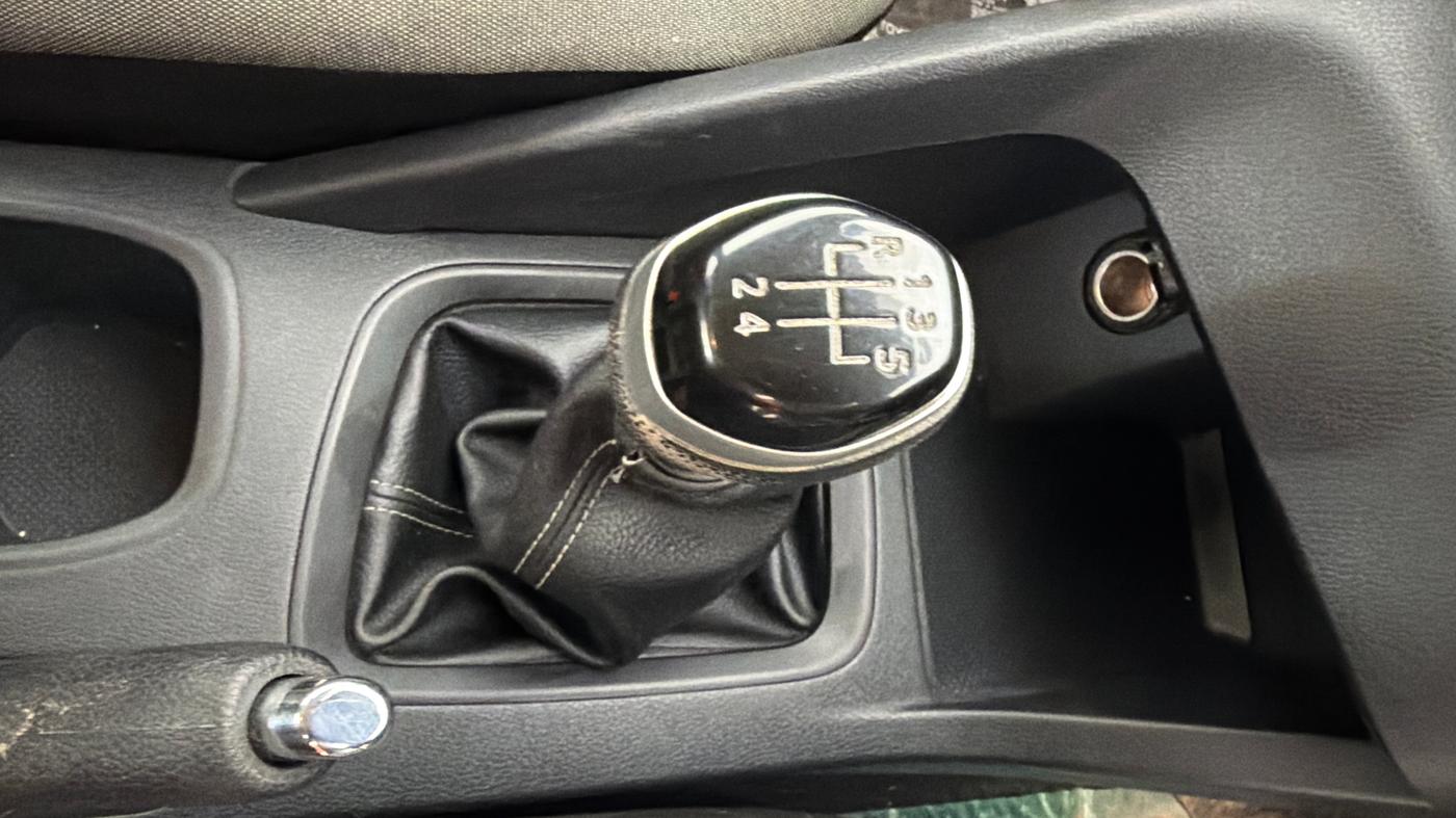 2025 Nissan MAGNITE Visia Plus B4D 1.0 Petrol MT, Petrol, Manual, 18,051 km, Gear Lever