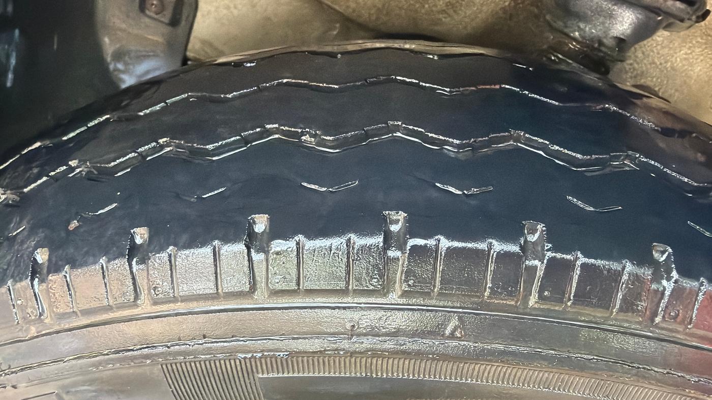 2021 Maruti Eeco 5 STR AC CNG, CNG, Manual, 45,162 km, Right Front Tyre Tread