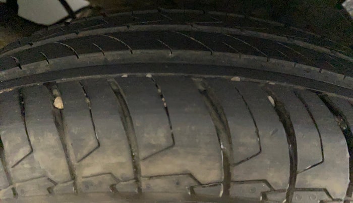 2021 Maruti Swift VXI, Petrol, Manual, 11,860 km, Left Front Tyre Tread