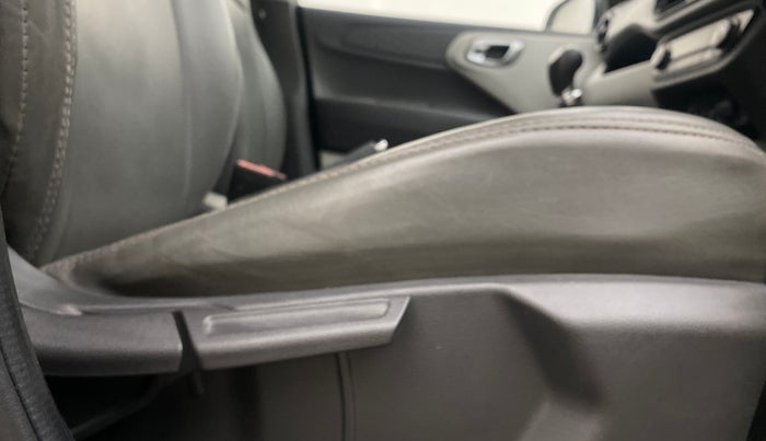 2022 Hyundai GRAND I10 NIOS ASTA 1.2 KAPPA VTVT, Petrol, Manual, 44,686 km, Driver Side Adjustment Panel