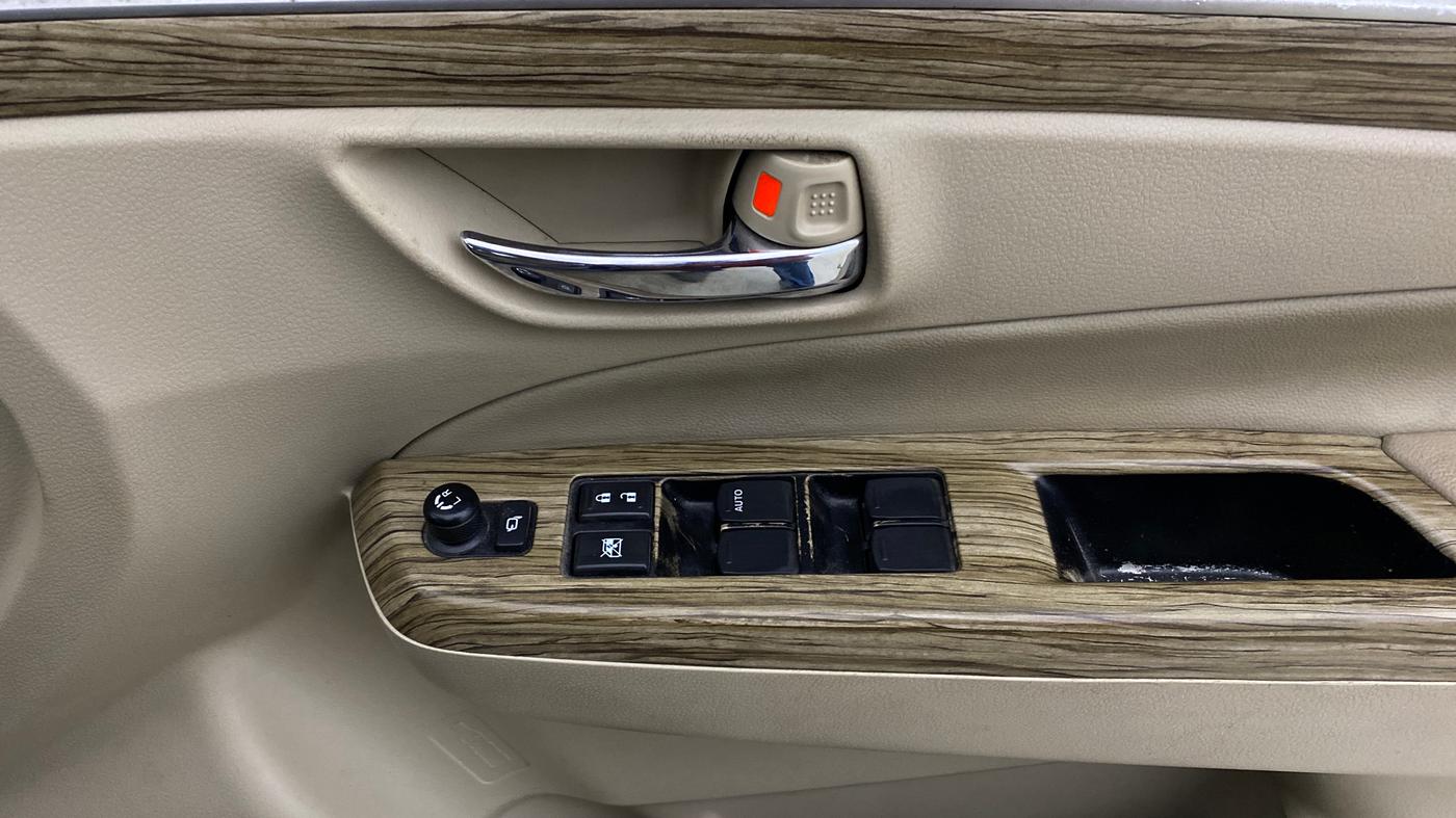 2020 Maruti Ciaz ALPHA  AT 1.5 SHVS PETROL, Petrol, Automatic, 86,373 km, Driver Side Door Panels Control