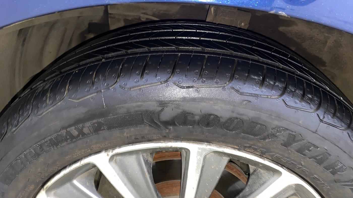 2020 Maruti Ciaz ALPHA  AT 1.5 SHVS PETROL, Petrol, Automatic, 86,373 km, Left Front Tyre Tread